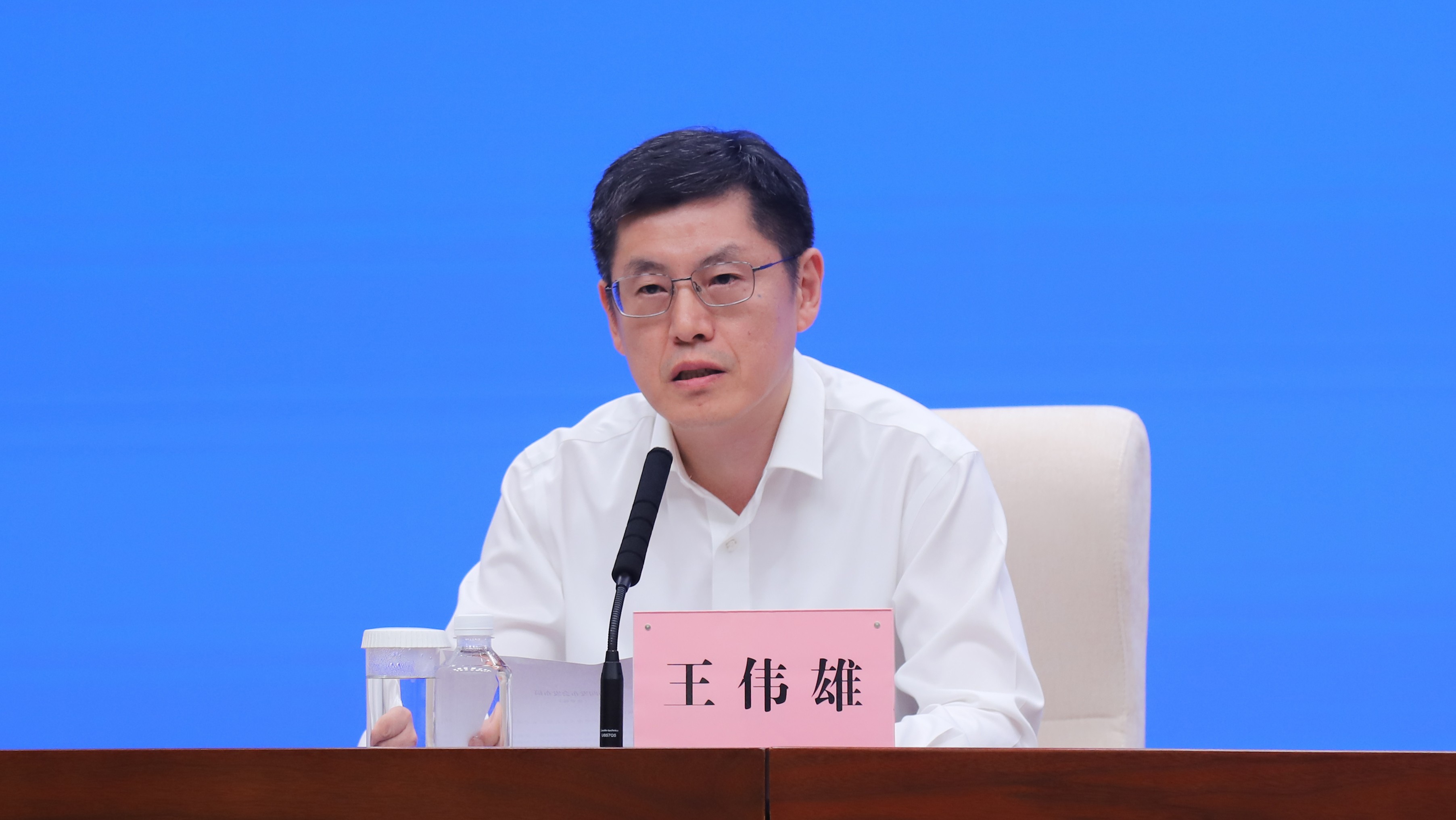 0朱古力av
党组成员、副厅长王伟雄.jpg